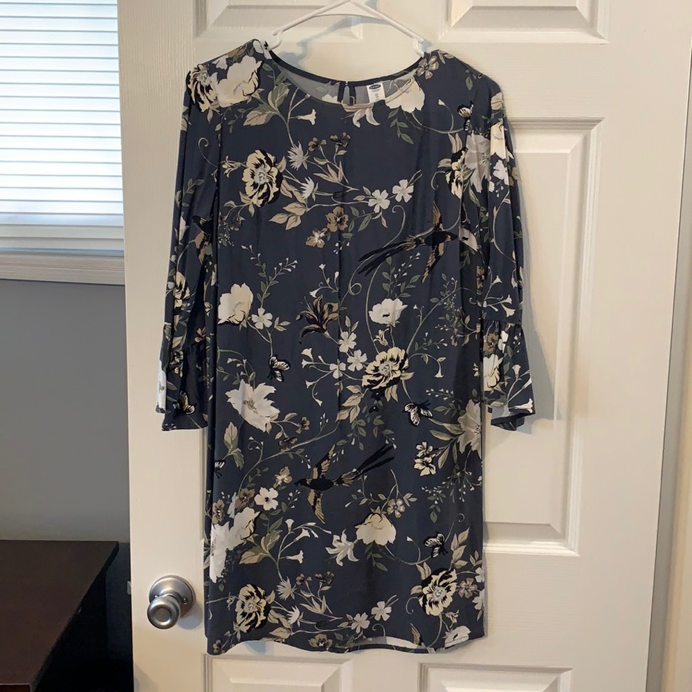 Floral bell sleeve shift dress